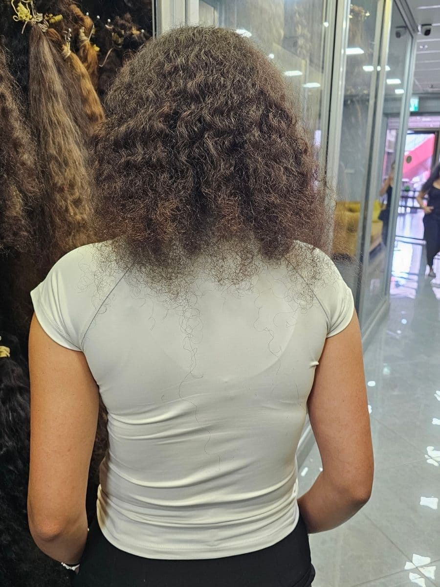 שיער באורך בינוני לפני התאמת תוספות שיער